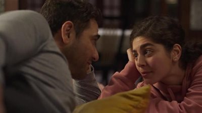 مايان السيد مهووسة بالسياسة في هجمة مرتدة مع أحمد عز