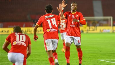 عاجل - حسين الشحات يسجل الهدف الأول للأهلي في شباك إنبي (فيديو)