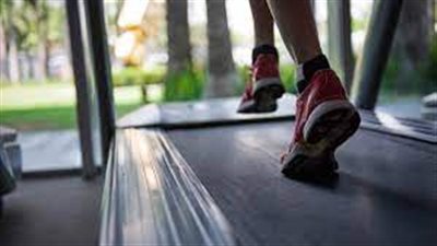 مدرب لياقة بدنية يُحذر من التمرين أثناء الصيام (فيديو)