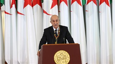 الرئيس الجزائري يقيل وزير البريد