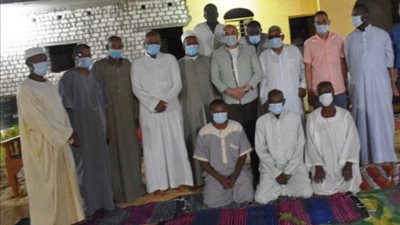 محافظ  أسوان يشارك أهالي قرية نوبية إفطار رمضان 