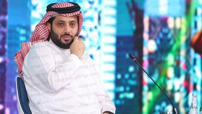 المستشار تركي آل الشيخ يحصل على وسام الملك عبد العزيز (صور)