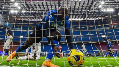 لوكاكو يختار أفضل مهاجم في العالم