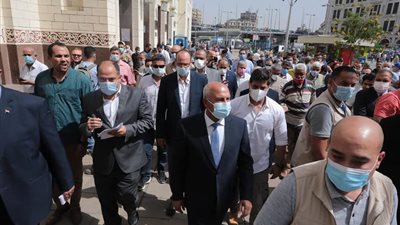 وزير النقل: غلق فورى لكل الفتحات الموجودة بأسوار السكة الحديد