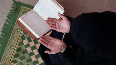 دعاء اليوم السابع والعشرين من رمضان (دعاء 27 رمضان 2021) مكتوب ردد الدعاء الآن.. 