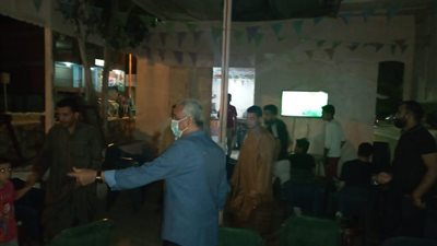 سكرتير مساعد بني سويف يداهم مقاهي بمركز ببا أثناء مباراة القمة (صور)