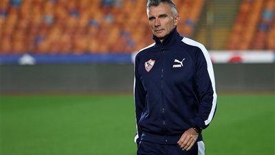 كارتيرون يحسم موقفه من ضم نجم الأهلي السابق 