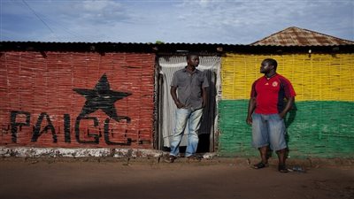 مصرع 14 شخصا إثر اصطدام شاحنة بمنازل في غينيا بيساو