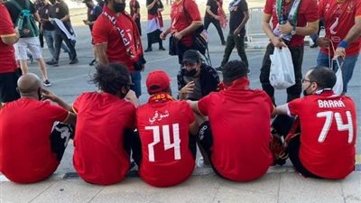 جماهير الأهلي تتوافد على ملعب بن جاسم لحضور مباراة الفريق ضد نهضة بركان 