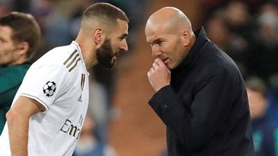 كريم بنزيما يشيد بزيدان بعد قرار رحيله عن ريال مدريد