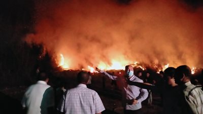 شاهد.. لحظة اندلاع حريق في أرض الشونة بالفيوم (صور) 