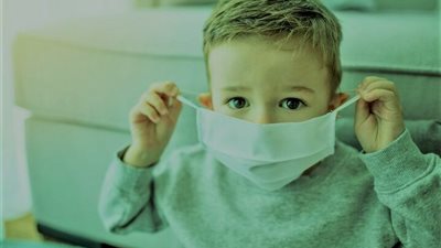 احذري.. عادة شائعة يفعلها طفلك تنقل له الفطر الأسود