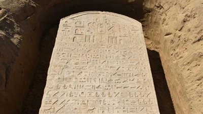 مواطن يعثر على قطعة أثرية قد تقود لـ كنز.. و