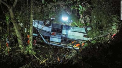 تصادم مروع بين أتوبيس وسيارة ومصرع 4 أشخاص وإصابة 20 آخرين بالوادي الجديد