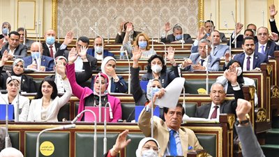 البرلمان يوافق على مشروعي قانونين بالترخيص لوزير البترول للبحث والتنقيب