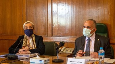 عقد اجتماع اللجنة العليا لتراخيص الشواطئ برئاسة وزير الري (صور)