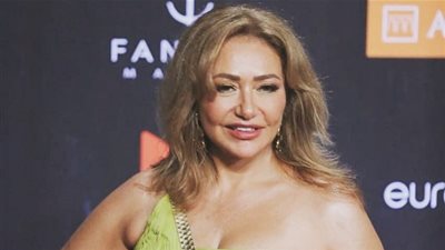 ليلى علوي تفجر مفاجأة نارية حول الزواج في عائلتها