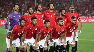 عاجل.. نجم المنتخب يوضح حقيقة خلافة مع محمد صلاح 
