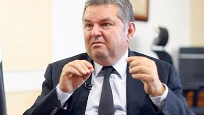 تفاصيل تعويض عمال شركة الحديد والصلب.. وزير قطاع الأعمال يرد 