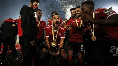 ثلاثي الأهلي ينتظمون في معسكر الفريق بتونس