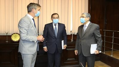 مصر تتسلم التقرير النهائي لإنشاء مشروع إنتاج الهيدروجين الأخضر وتصديره لأوروبا