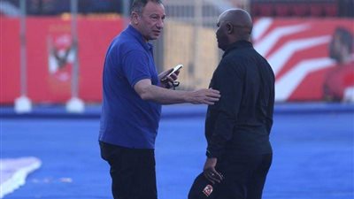 الخطيب يساند لاعبي الأهلي في المران الختامي قبل مواجهة الترجي