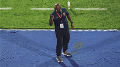 موسيماني يهنئ لاعبي الأهلي بعد التأهل لنهائي دوري أبطال إفريقيا