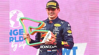 ماكس فيرستابن يتوج بجائزة سباق النمسا في فورمولا 1