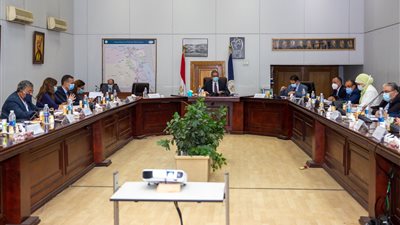 وزير السياحة والآثار يكشف للجنة الخبراء استراتيجية الترويج السياحي لمصر 