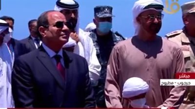 بن زايد ورئيس المجلس الرئاسي الليبي يرافقان السيسي في جولته بقاعدة 3 يوليو