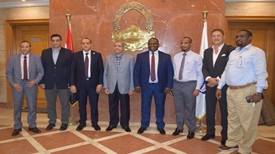 رئيس الغرف التجارية يستقبل مسئولي غرفة كينيا للتجارة والصناعة لتعزيز العلاقات الثنائية