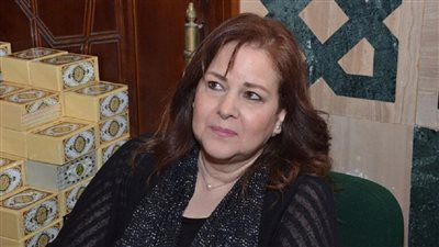 مستشار الرئيس يكشف عن أسباب معاناة دلال عبدالعزيز رغم المسحة السلبية (فيديو)