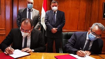 وزير قطاع الأعمال يشهد توقيع عقد تقديم استشارات تطوير نادي غزل المحلة