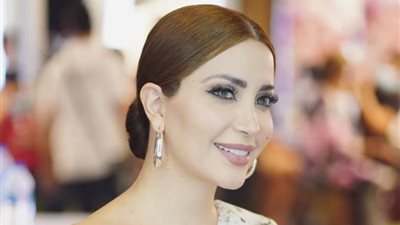 نسرين طافش تخطف الانظار في فعاليات مهرجان كان بإطلالة كالأميرات (صور)