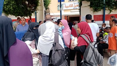 طلاب الثانوية العامة يشكون صعوبة امتحان اللغة العربية في البحيرة (صور)