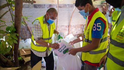 قوافل غذائية لدعم الأسر الأولى بالرعاية ودور رعاية المسنين والأيتام في 6 محافظات