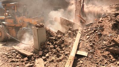 إزالة عقارين آيلين للسقوط بالحوامدية بالجيزة