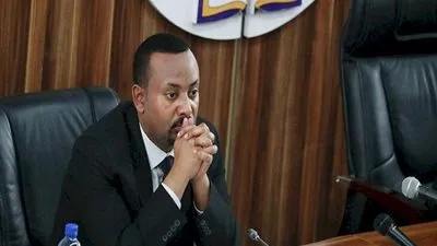 دبلوماسي سابق: آبي أحمد يعيش موقف عسكري هش بعد الهزيمة في تيجراي