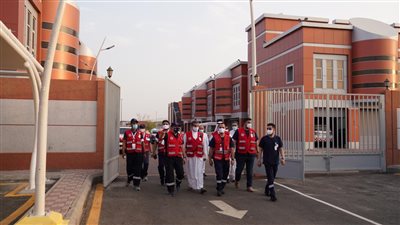 رئيس هيئة الهلال الأحمر يقف على جاهزية التموين الطبي والورشة الفنية استعداداً لموسم هذا الحج