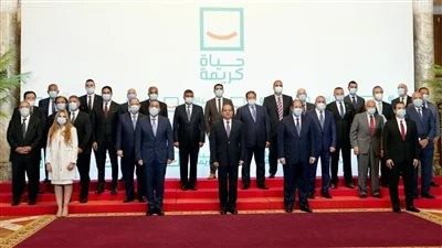 طلعت مصطفى وحلاوة وأبو العنين.. تعرف علي رجال الأعمال المجتمعين مع الرئيس قبل مؤتمر 