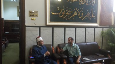 إمام الحسين لـ الفجر: الحجرة النبوية بالمسجد فيها سيف النبي وجزء من قميصه ومكحلته (حوار) 