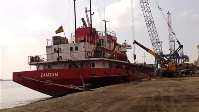 تفريغ  1200 طن رخام بميناء غرب بورسعيد