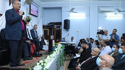 خلال جولته الرعوية بالمنيا.. رئيس الإنجيلية يرسم قسا لطوخ وينصب آخر  لبني عمران