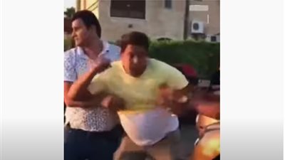 شاهد.. لحظة مشاجرة 