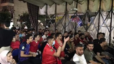 لحظات من الترقب لجماهير الأهلي بمدينة نصر (صور)