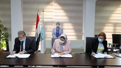 وزيرة البيئة تشهد توقيع وثيقة مشروع (NAP)
