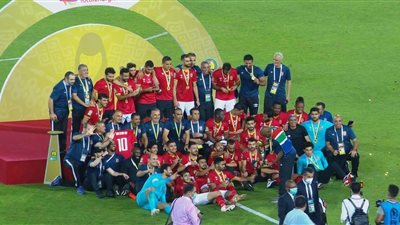 العامري فاروق: صرفنا مكافآت استثنائية للاعبي الأهلي بعد اللقب العاشر