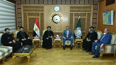 أسقفا المنصورة وميت غمر يهئنان محافظ الدقهلية بعيد الأضحى