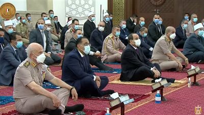 السيسي يغادر مسجد مدينة العلمين بعد أداء صلاة عيد الأضحى