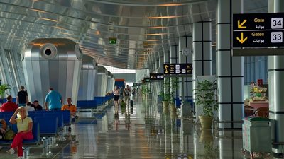 مدير مطار الغردقة الدولي يكشف الإجراءات الاحترازية لمواجهة كورونا (فيديو)